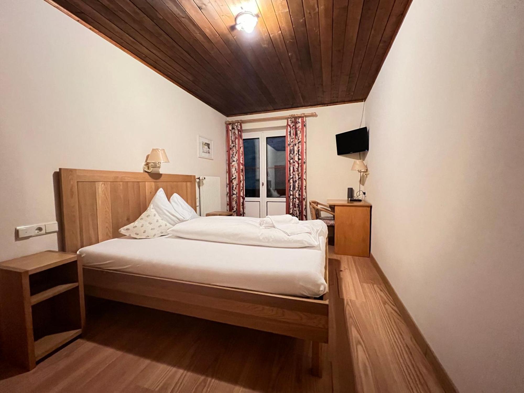 Lake & River Hotel Кареца ал Лаго Екстериор снимка