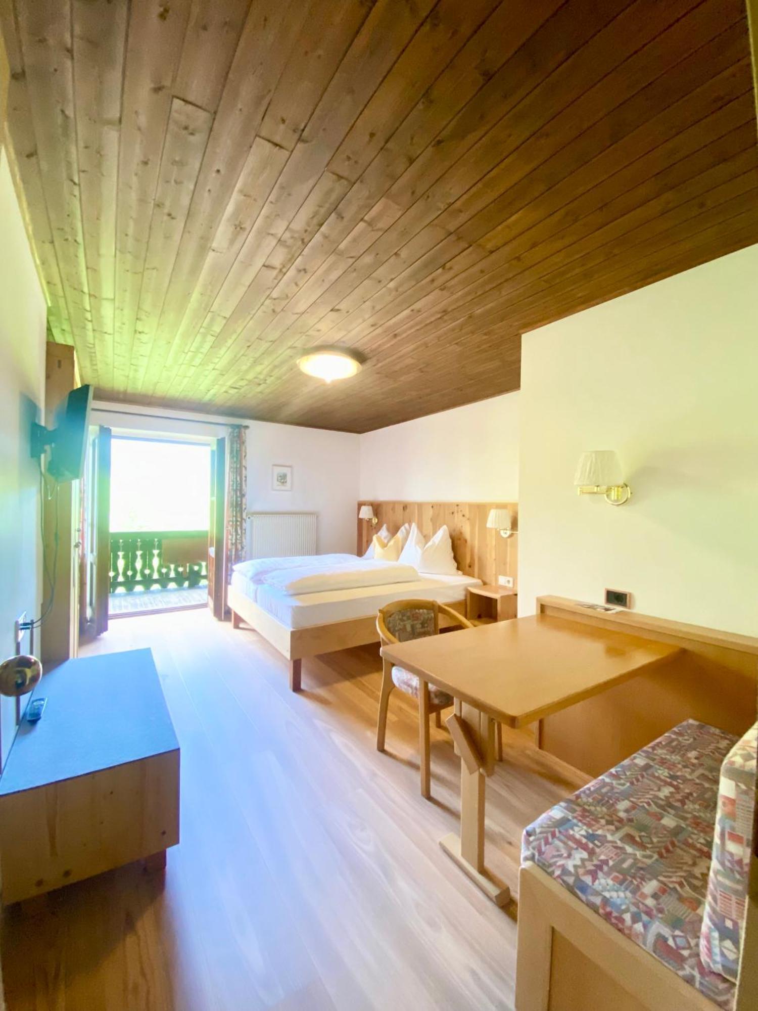 Lake & River Hotel Кареца ал Лаго Екстериор снимка