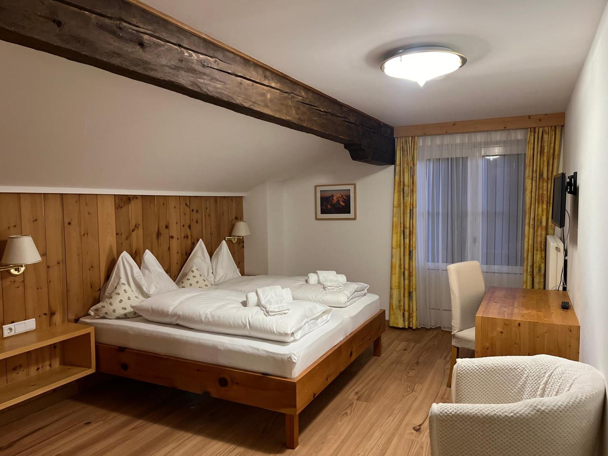 Lake & River Hotel Кареца ал Лаго Екстериор снимка