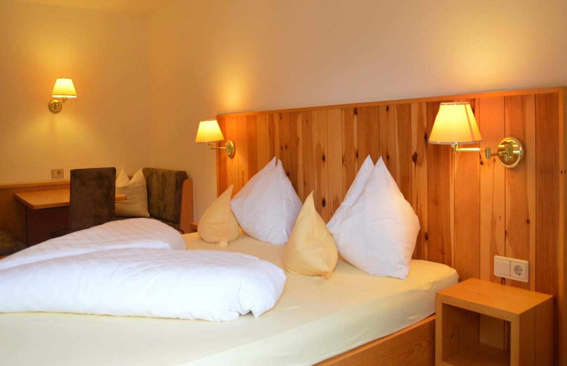 Lake & River Hotel Кареца ал Лаго Екстериор снимка