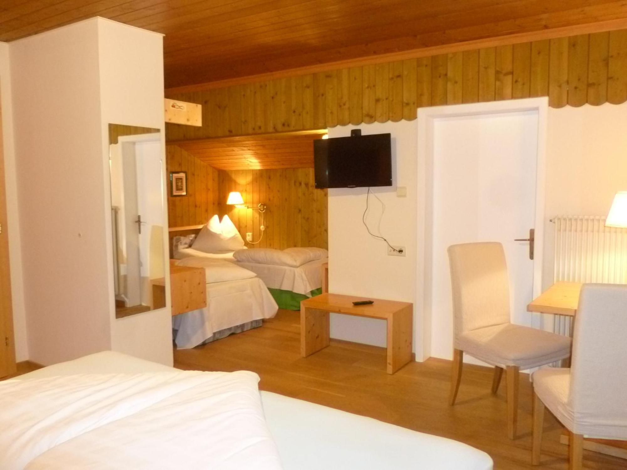 Lake & River Hotel Кареца ал Лаго Екстериор снимка