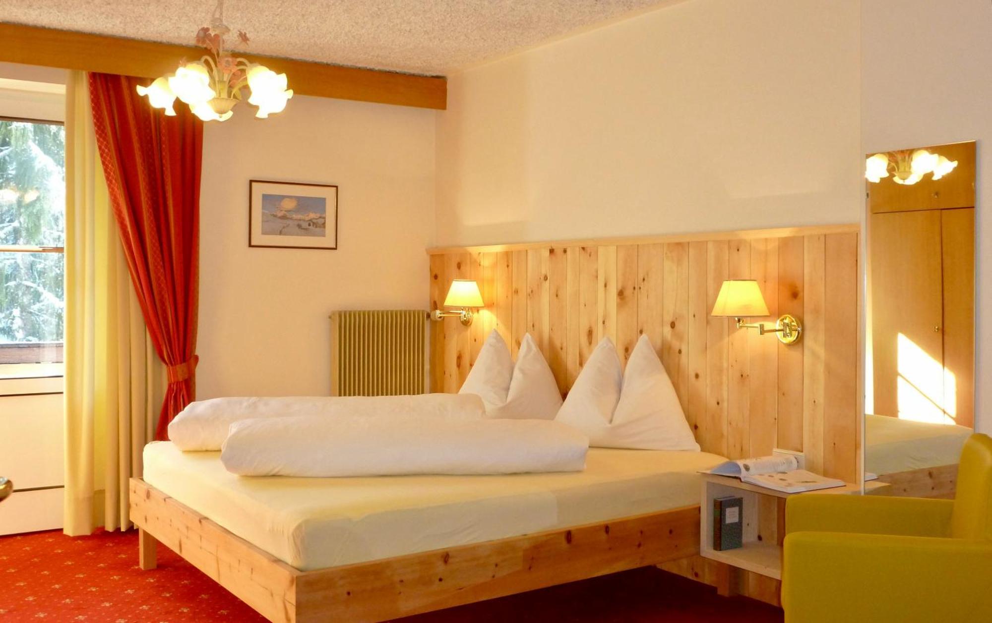 Lake & River Hotel Кареца ал Лаго Екстериор снимка